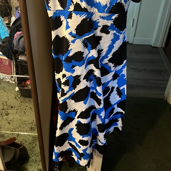 Wrap around dress, sleeveless - Picture 2 of 3